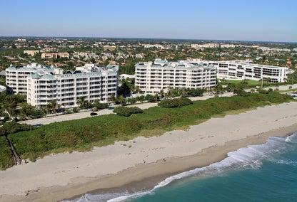 Large condo complexes along Jupiter Beach